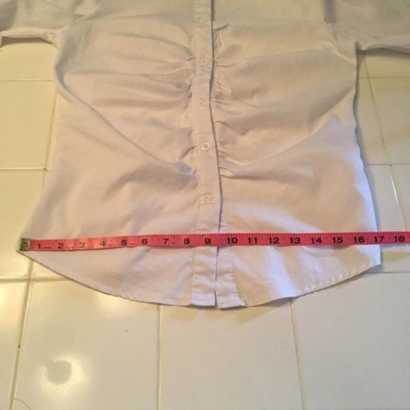 White Button Gathered Front Wing Tip Collar - Picture 6 of 13